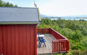 Beach Front Home In Straumsjøen With Kitchen